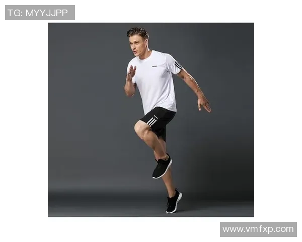 男足球明星无袖背心时尚潮流解析与运动风格搭配技巧分享